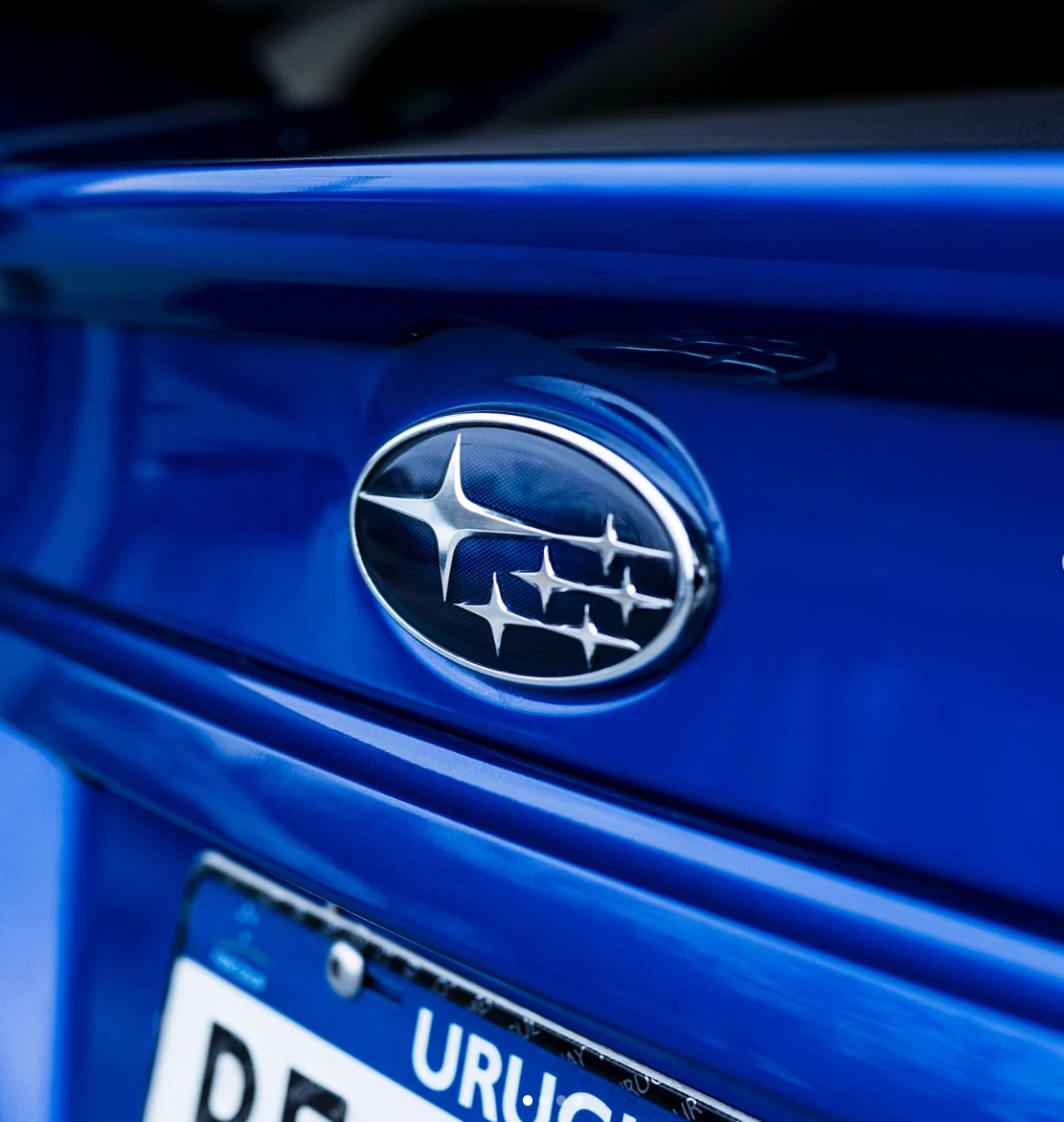 Emblema Subaru en el taller
